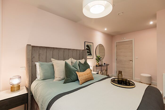 1 Bedroom Flat To Rent In New York Square, Soyo, Quarry Hill, Leeds, West Yorkshire, LS2