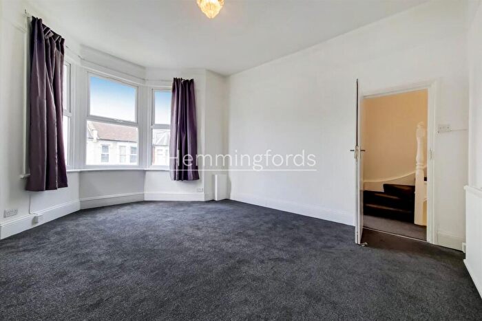 3 Bedroom Maisonette To Rent In Cavendish Road, London, N4