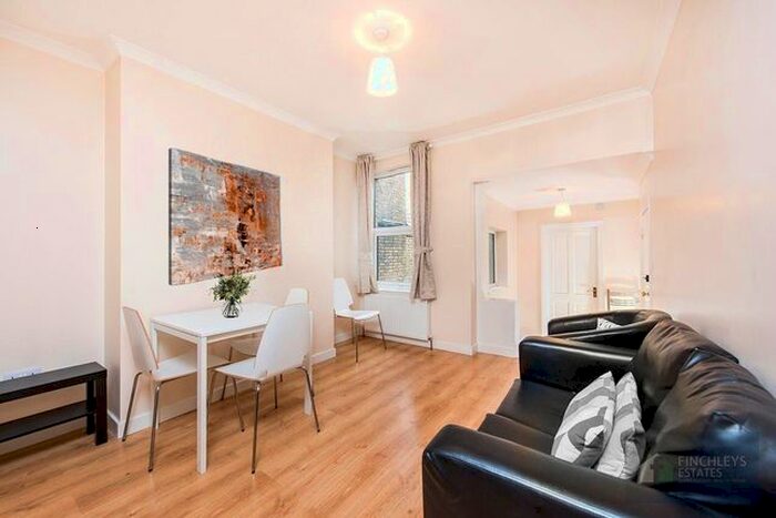 2 Bedroom Flat To Rent In Ballards Lane, Finchley, N3