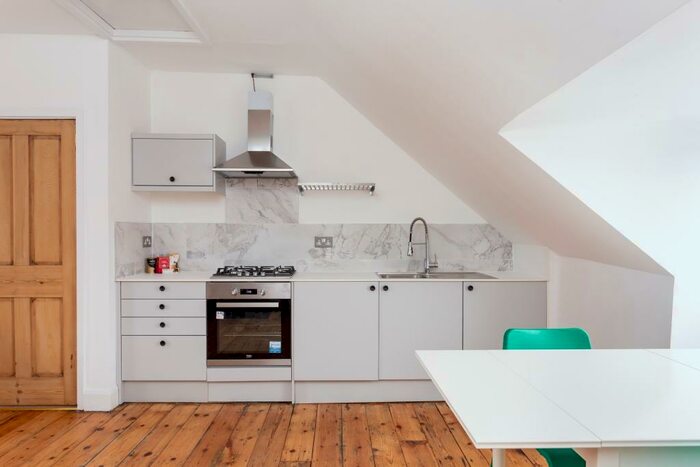 1 Bedroom Flat To Rent In Solway Road, SE22