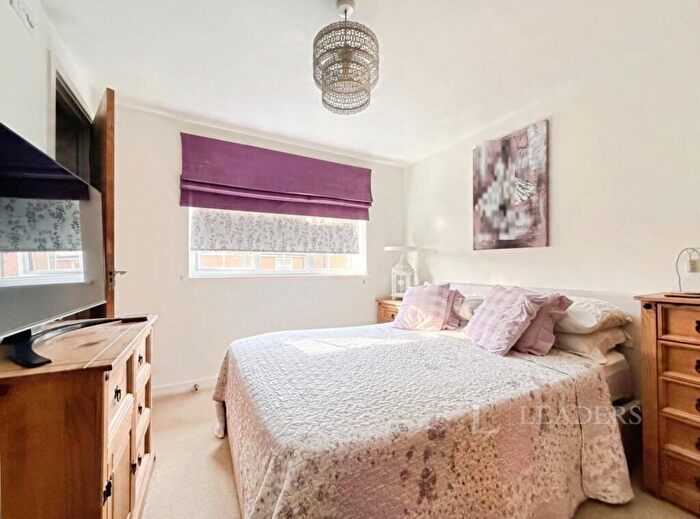 2 Bedroom Apartment For Sale In Luton Road, Dunstable, Bedfordshire, LU5