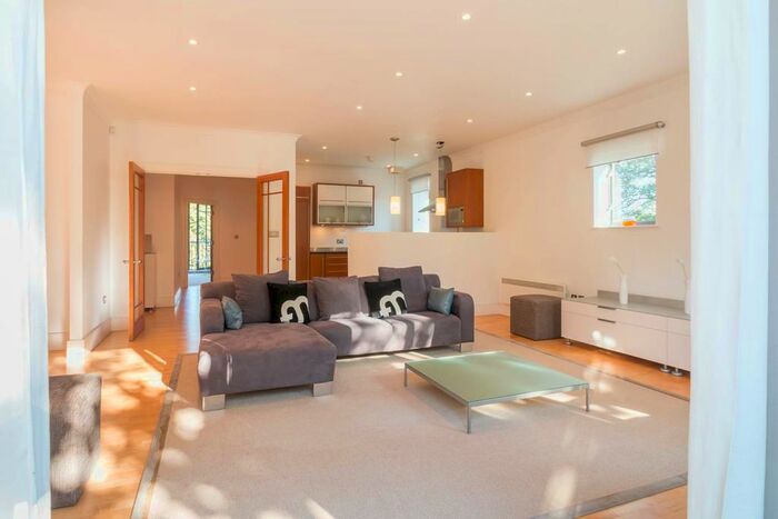 2 Bedroom Apartment To Rent In St James Place, George Road, Edgbaston, B15