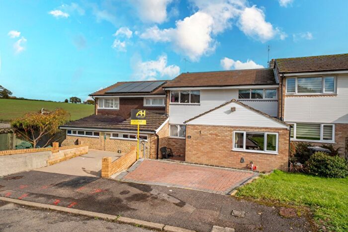 3 Bedroom Terraced House For Sale In St Nicholas Close, Ludgershall, SP11