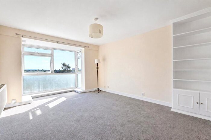 2 Bedroom Apartment To Rent In The Squirrels, Belmont Hill, London, SE13