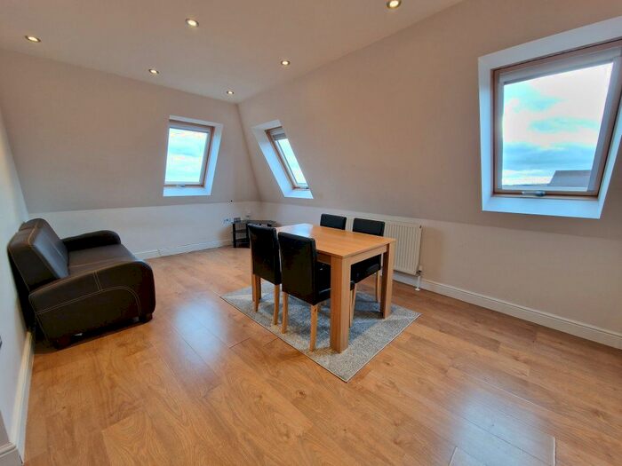 1 Bedroom Flat To Rent In High Street, Potters Bar, EN6