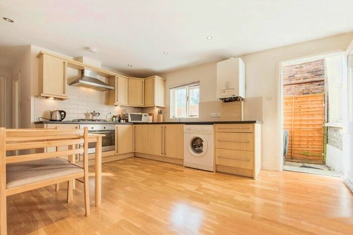 2 Bedroom Flat To Rent In Jelf Road, London, SW2