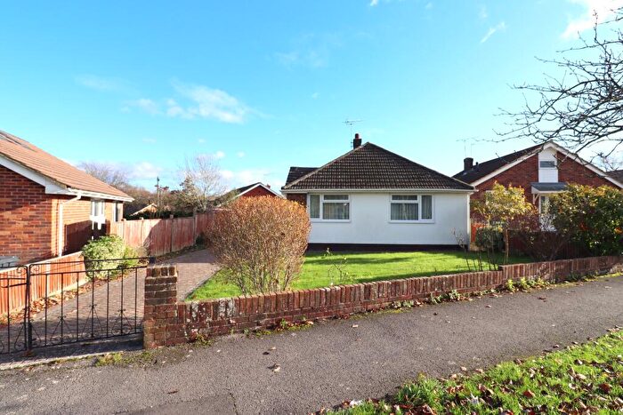 2 Bedroom Detached Bungalow For Sale In Hazleton Way, Horndean, PO8