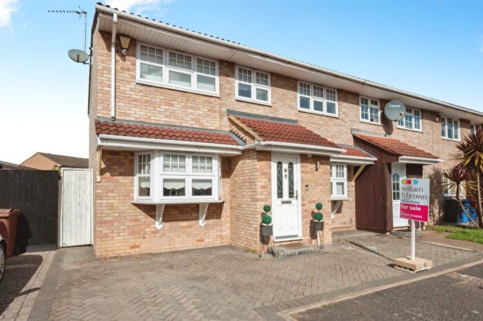 4 Bedroom End Of Terrace House For Sale In May Court, Grays, RM17