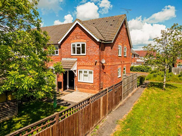 1 Bedroom Cluster House For Sale In Holly Drive, Aylesbury, HP21