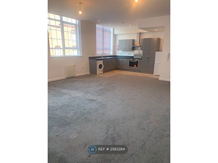 2 Bedroom Flat To Rent In School Street, Swadlincote, DE11