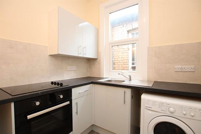 1 Bedroom Flat To Rent In Newbridge Road, Bath, BA1