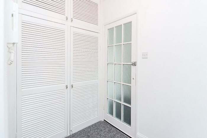 1 Bedroom Flat To Rent In Sussex Square, Brighton, East Sussex, BN2
