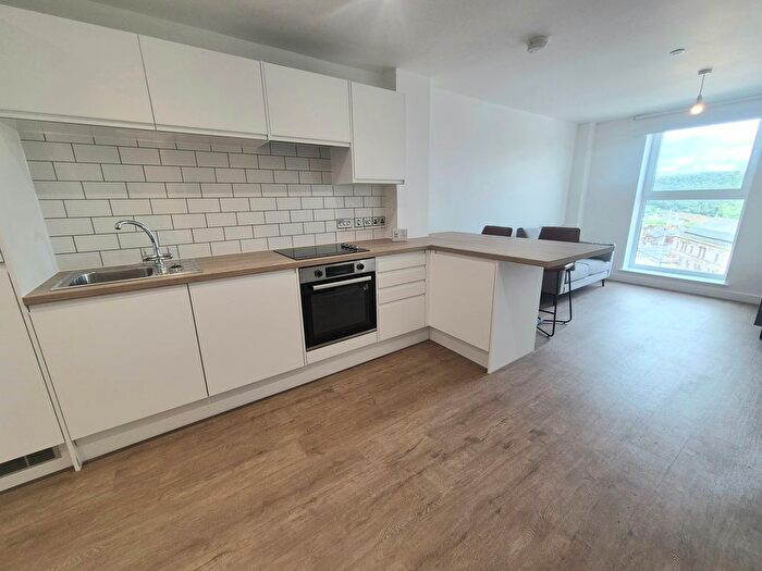 1 Bedroom Flat To Rent In Cow Green, Halifax, HX1