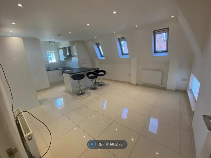 2 Bedroom Flat To Rent In Wayside, London, NW11