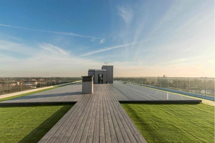 3 Bedroom Flat To Rent In High Road, Ilford, IG1