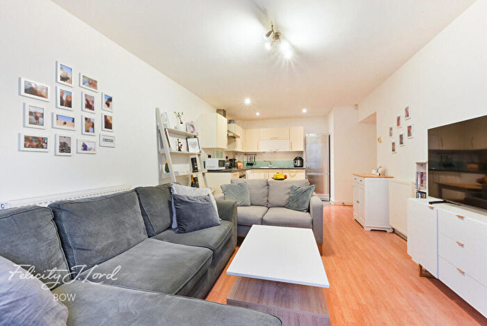 2 Bedroom Flat For Sale In Violet Road, Bow, E3