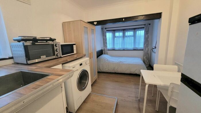 Studio To Rent In High Cross, Aldenham, Watford WD25