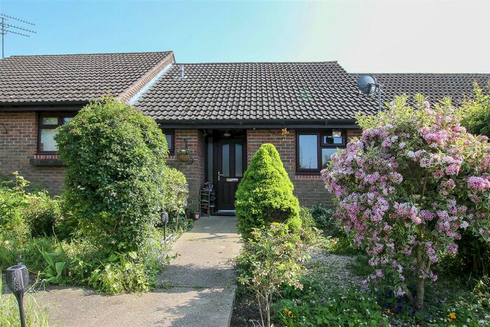 1 Bedroom Bungalow For Sale In Byrd Mead, Stondon Massey, Brentwood, CM15
