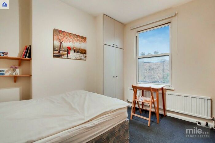 2 Bedroom Flat To Rent In Valliere Road, London, NW10