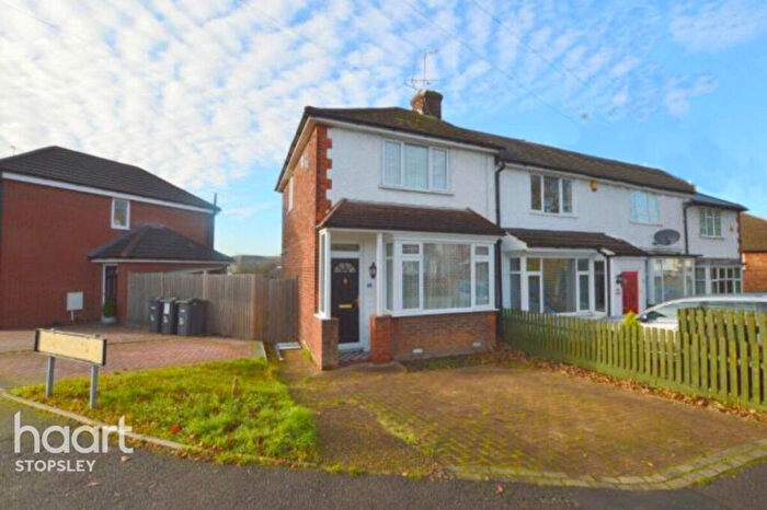 2 Bedroom End Of Terrace House For Sale In Hart Lane, Luton, LU2