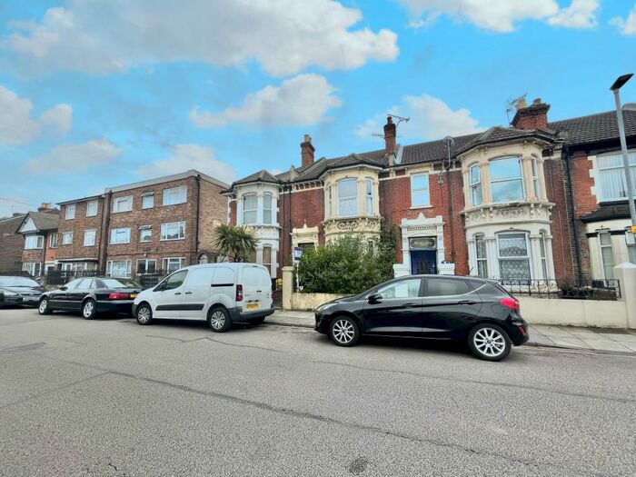 1 Bedroom Apartment To Rent In Powerscourt Road, Portsmouth, PO2
