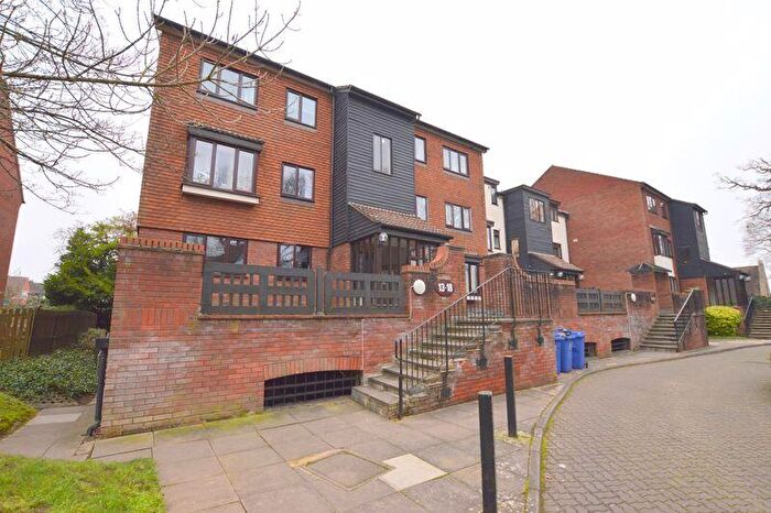 1 Bedroom Flat To Rent In Oakdene Close, Hatch End, HA5
