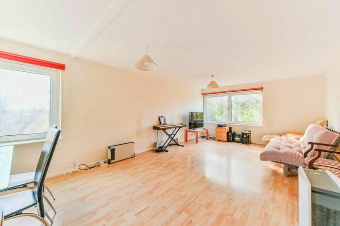 3 Bedroom Flat For Sale In , Penge, London, SE20