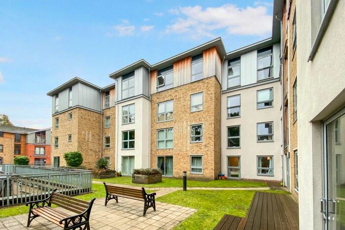 2 Bedroom Flat To Rent In Coombe Way, Farnborough, GU14