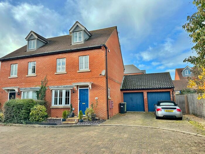 4 Bedroom Semi-Detached House To Rent In Whittington Chase, Kingsmead, MK4