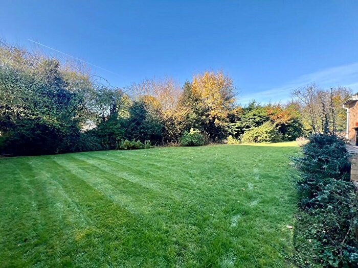 2 Bedroom Apartment To Rent In Eastbury Avenue, Northwood, HA6
