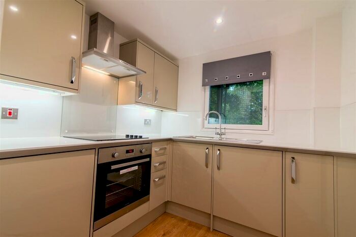 2 Bedroom Apartment To Rent In North Street, Leeds, LS2