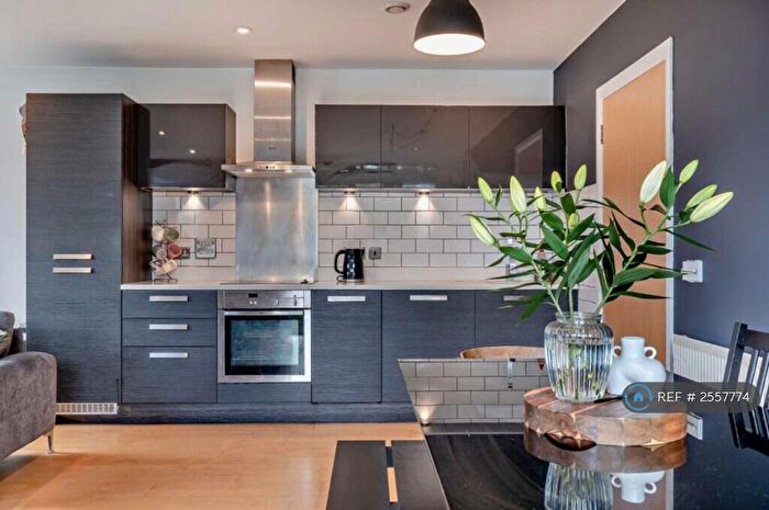 3 Bedroom Flat To Rent In Hertford Road, London, N1