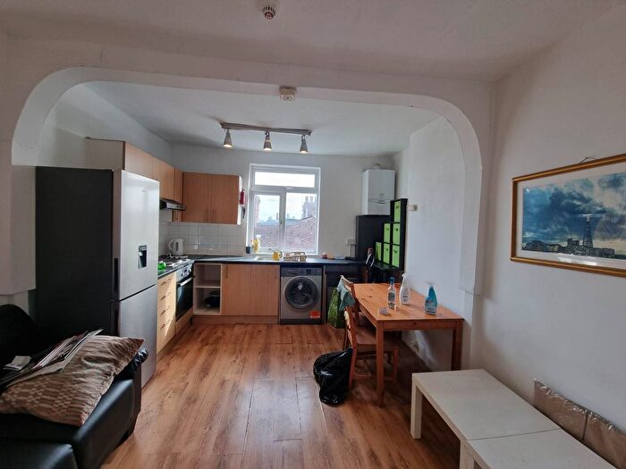 4 Bedroom Flat To Rent In Tottenham Lane, London, N8