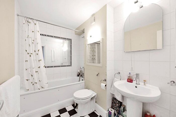 1 Bedroom Flat For Sale In Clapham Road, Oval, London, SW9