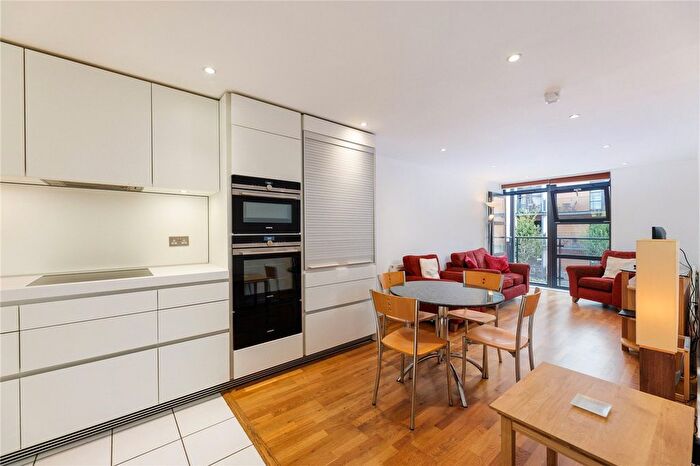 2 Bedroom Flat For Sale In Scott Avenue, London, SW15