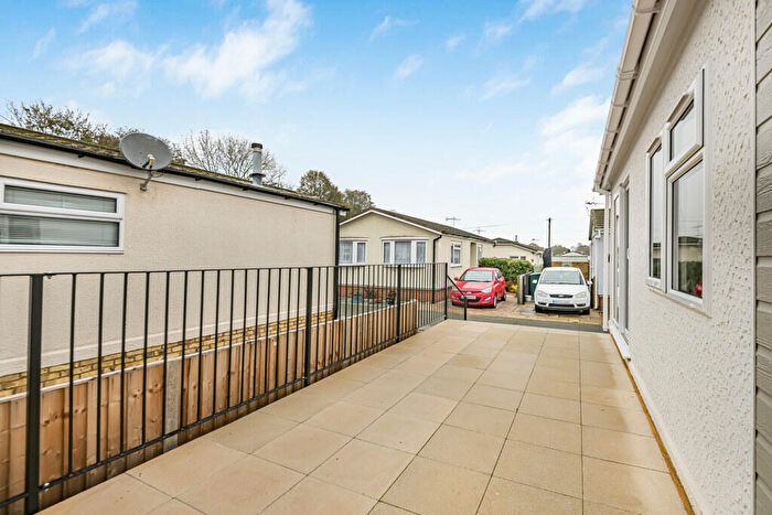 2 Bedroom Park Home For Sale In Woodlands, Weybridge Park Estates, Addlestone, Surrey, KT15