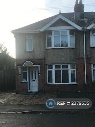 3 Bedroom Semi-Detached House To Rent In Clifton Road, Southampton, SO15