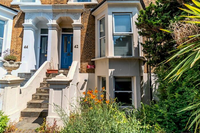 2 Bedroom Flat To Rent In Fenwick Road, London, SE15