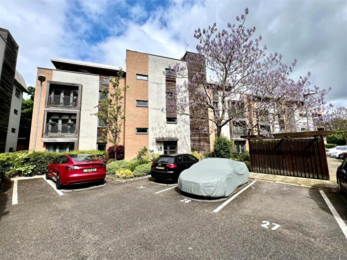 2 Bedroom Flat For Sale In Freemont, Nell Lane, M20