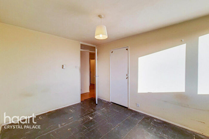 2 Bedroom Flat For Sale In Priory Crescent, London, SE19