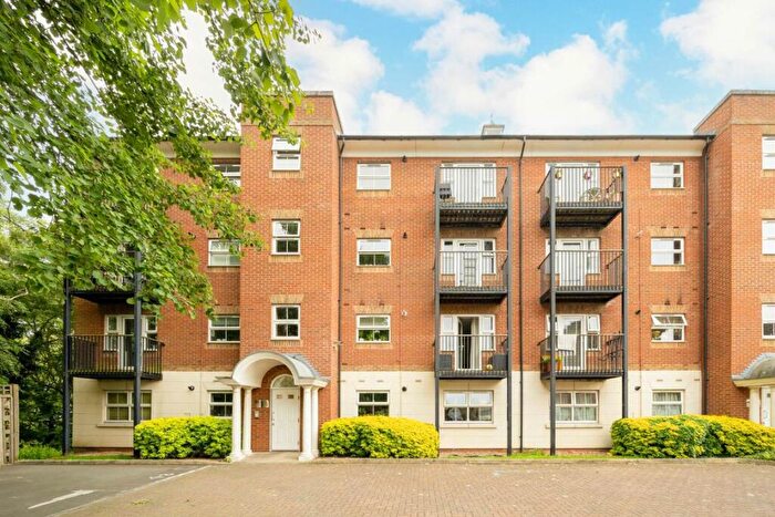2 Bedroom Flat To Rent In Coppetts Road, London, N10