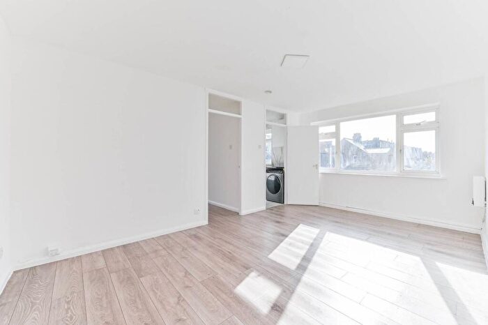 1 Bedroom Flat For Sale In Croydon Road, Anerley, London, SE20