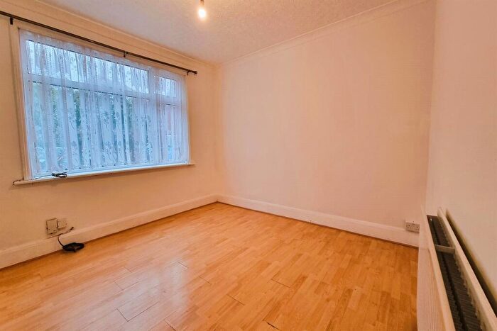 1 Bedroom Flat To Rent In Leconfield Road, Lancing, BN15