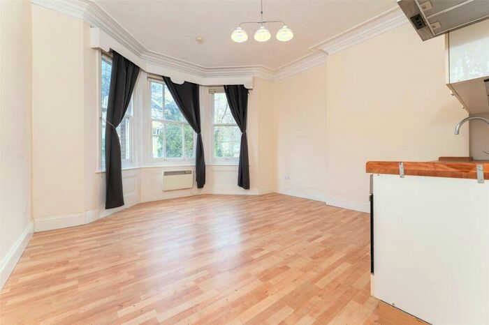 Flat To Rent In Preston Road, Brighton, East Sussex, BN1
