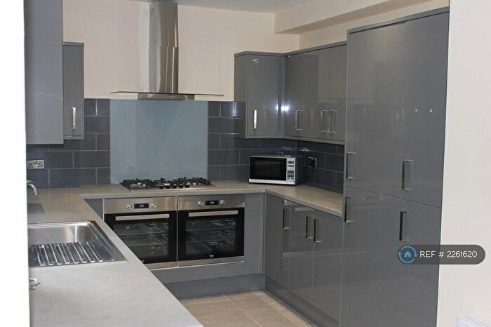 6 Bedroom Terraced House To Rent In Deramore Street, Manchester, M14