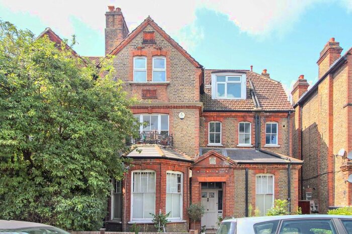 2 Bedroom Flat To Rent In Thornton Avenue, London SW2