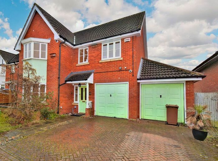 4 Bedroom Detached House To Rent In Freathy Lane, Kennington, TN25