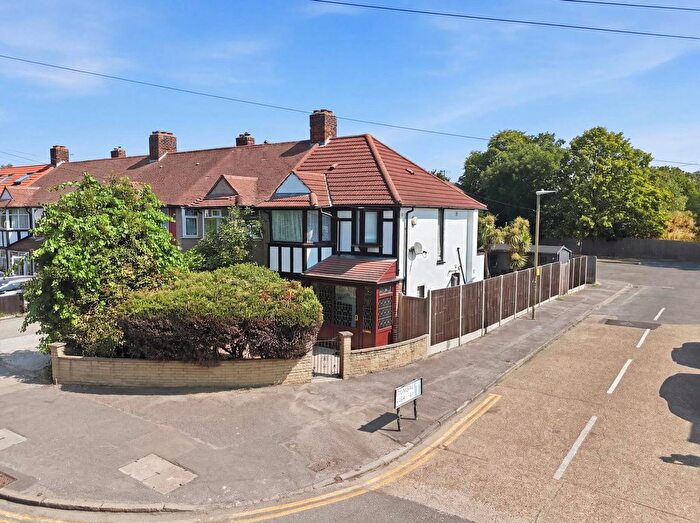 3 Bedroom End Of Terrace House For Sale In Tamworth Lane, Mitcham, CR4