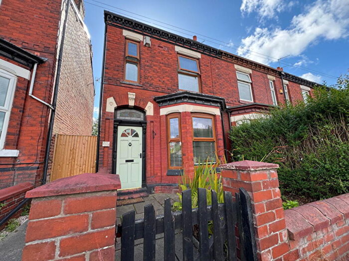 3 Bedroom End Of Terrace House For Sale In Stockport Road West, Bredbury, SK6