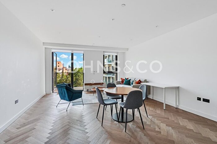 2 Bedroom Flat To Rent In Merino Gardens, London, E1W